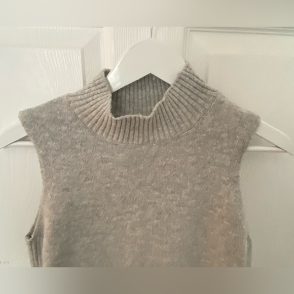 RW& CO sleeveless mock neck sweater size medium - Picture 2 of 8